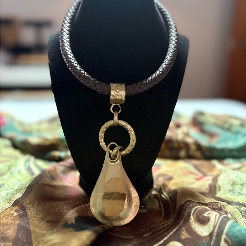 Source Unknown Gold and Brown Pendant Necklace